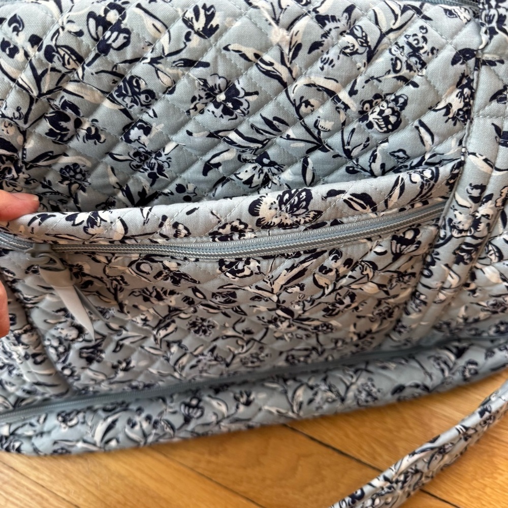 Vera Bradley Light Blue Floral Cotton Deluxe Travel Tote - Picture 6 of 14
